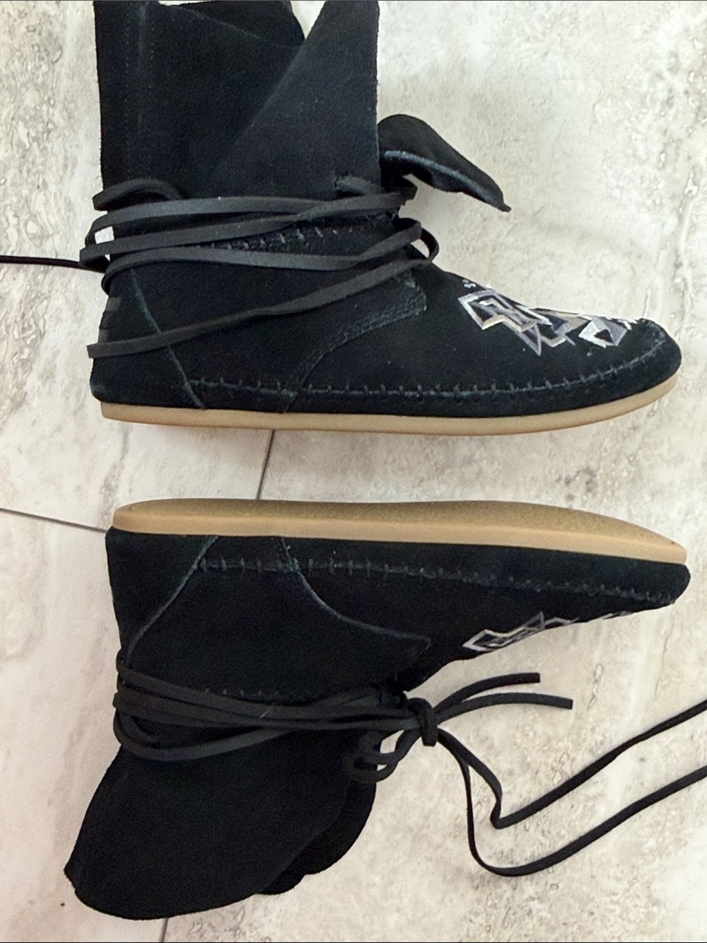 Toms Black Leather Zahara Moccasin Booties White Grey Aztec Embroidery - Picture 7 of 8
